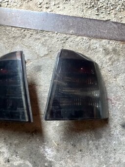 Opel Astra G čierné zadné svetla