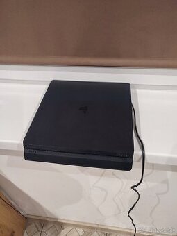 Predám pokazenú PS4.