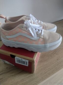 Vans tenisky.