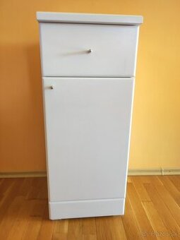 skrinka do kupelne