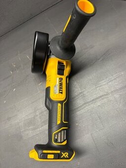 DEWALT UHLOVÁ BRUSKA 125mm