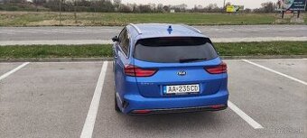 Kia ceed sw benzín