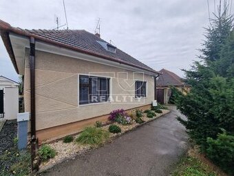 Rezervované - Rodinný dom vhodný na rekonštrukciu, s...