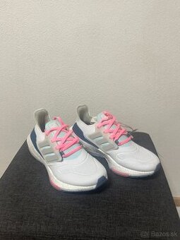 Adidas ULTRABOOST 22