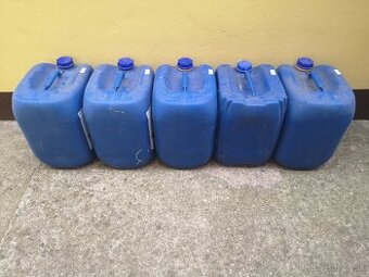 Predám bandasky kanister 30Litrove su z PHM(nafta)