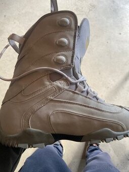 Snowboardove boty 43