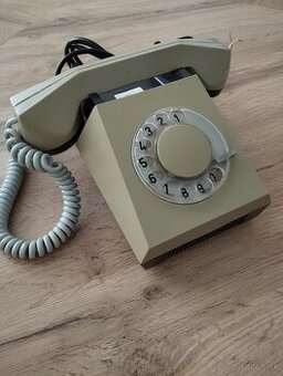 Starý telefón