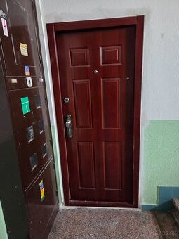 Predam 3izbovy byt v centre topolcian