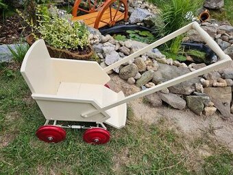 Drevený kočík pre bábiky cena 25€