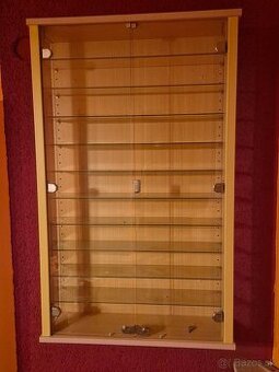 Sklenená vitrína