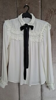 Predám elegantnú dámsku blúzku vo farbe slonia kosť,