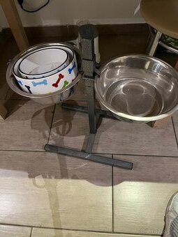 Misky pre psa a lopatka na exkrementy