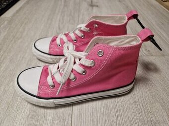 Darujem k nákupu ružové tenisky vel.33