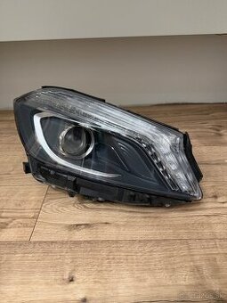 Predné práve svetlo na Mercedes w176 predfacelift