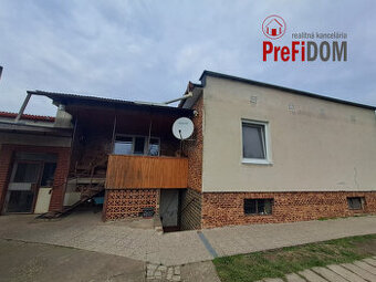 PREDAJ 4 – izbový átriový rodinný dom v meste Šurany.