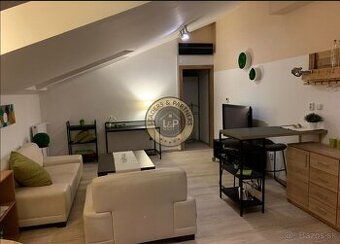 2i podkrovný byt, Hlavná ulica, centrum