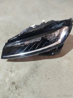 Svetlo ľavé Škoda Superb