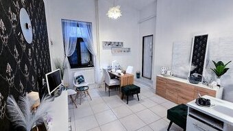 Stôl pre manikérku