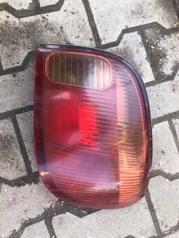 TOYOTA YARIS I (1999-2005) - SVETLO ZADNÉ PRÁVE