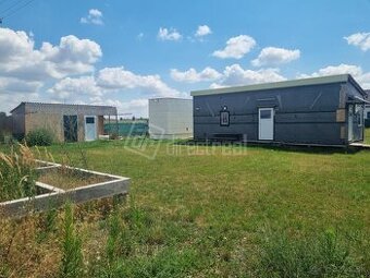 Prenájom zariadeného drevodomu v Senci s veľkým, slne…