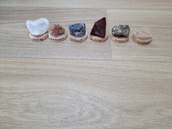 Predám sadu minerálov na drievku