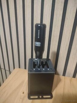 Manuálna riadiacia páka pre závodné hry