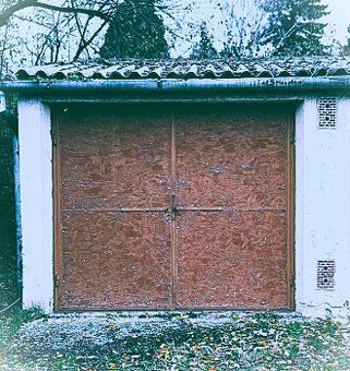 Hladám garáž - PLATBA IHNEĎ