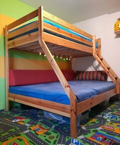 Detská poschodová masívna posteľ