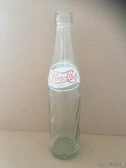Stará sklenená fľaša od Pepsi Coly