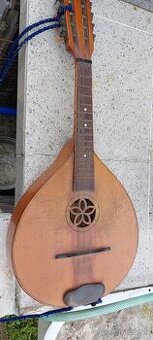 predam staru mandolinu