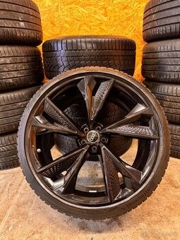 ORIG.AUDI RS6 C8 R22 285/30/22 ZIMNA SADA AUDI SPORT