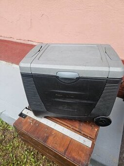 AUTOCHLADNIČKA NA 12V / 230V