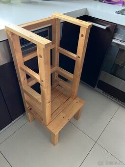Uciaca veza- drevene schodiky