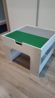 Lego stolik na stavanie a hranie