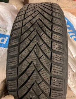 Predam 4 zimné gumy Vredestein 215/65 R16