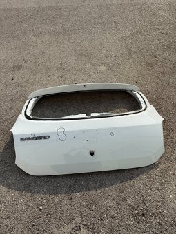 Dacia Sandero II zadna kapota