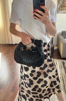 Čierna uzlikova kabelka