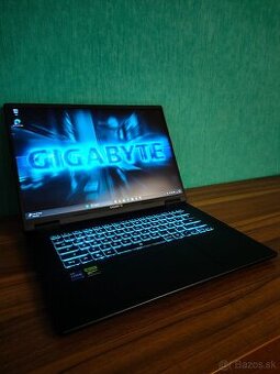 Gigabyte A16 Gaming i7‑13620H • RTX4050 • 16GB