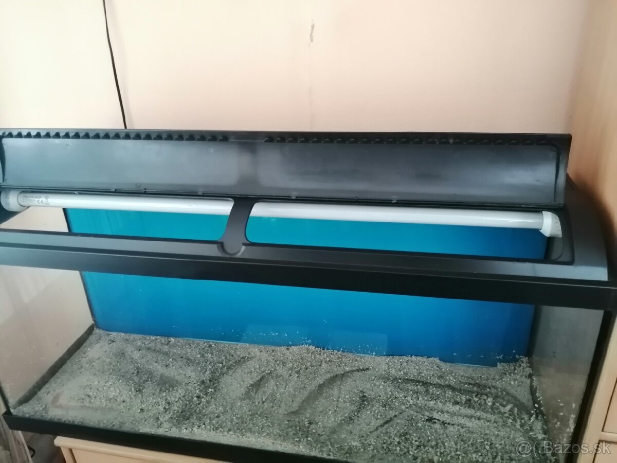 Predám toto 120Litrove akvarko - 2