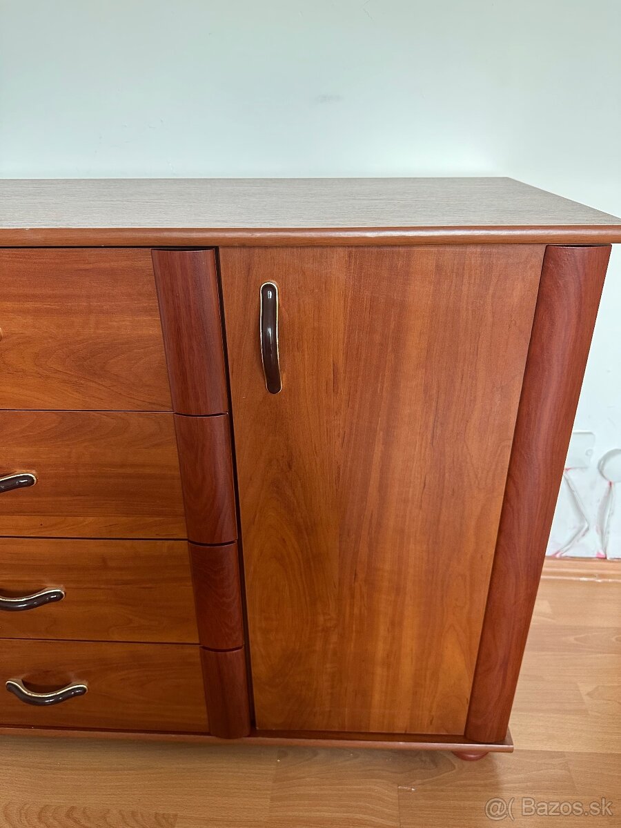 Komoda - 2