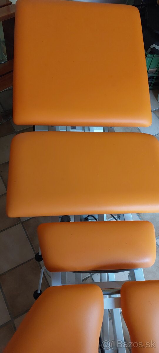 Chiroprakticke masážne lehátko - 2