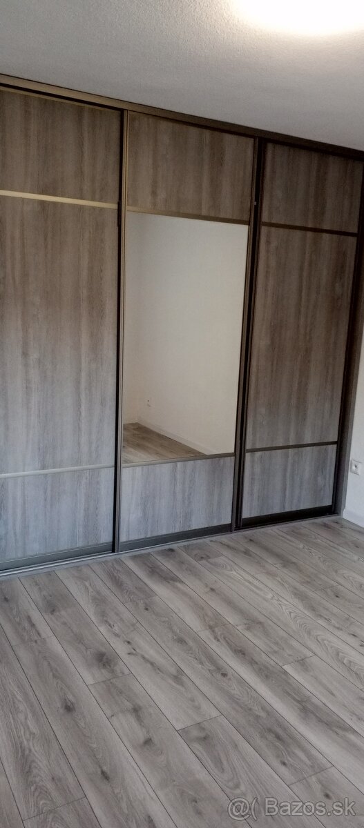 Veľký 2 izbový byt - 2