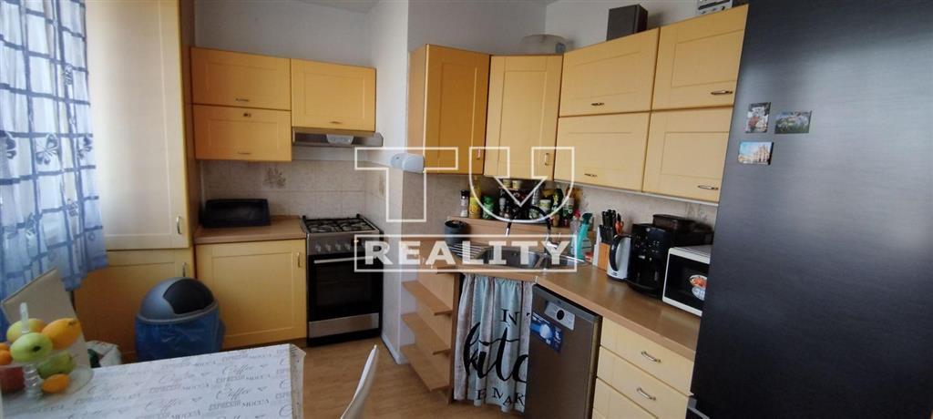 3-IZBOVÝ BYT,ČIASTOČNÁ REKONŠTRUKCIA,KARLOVA VES,64m2 - 2