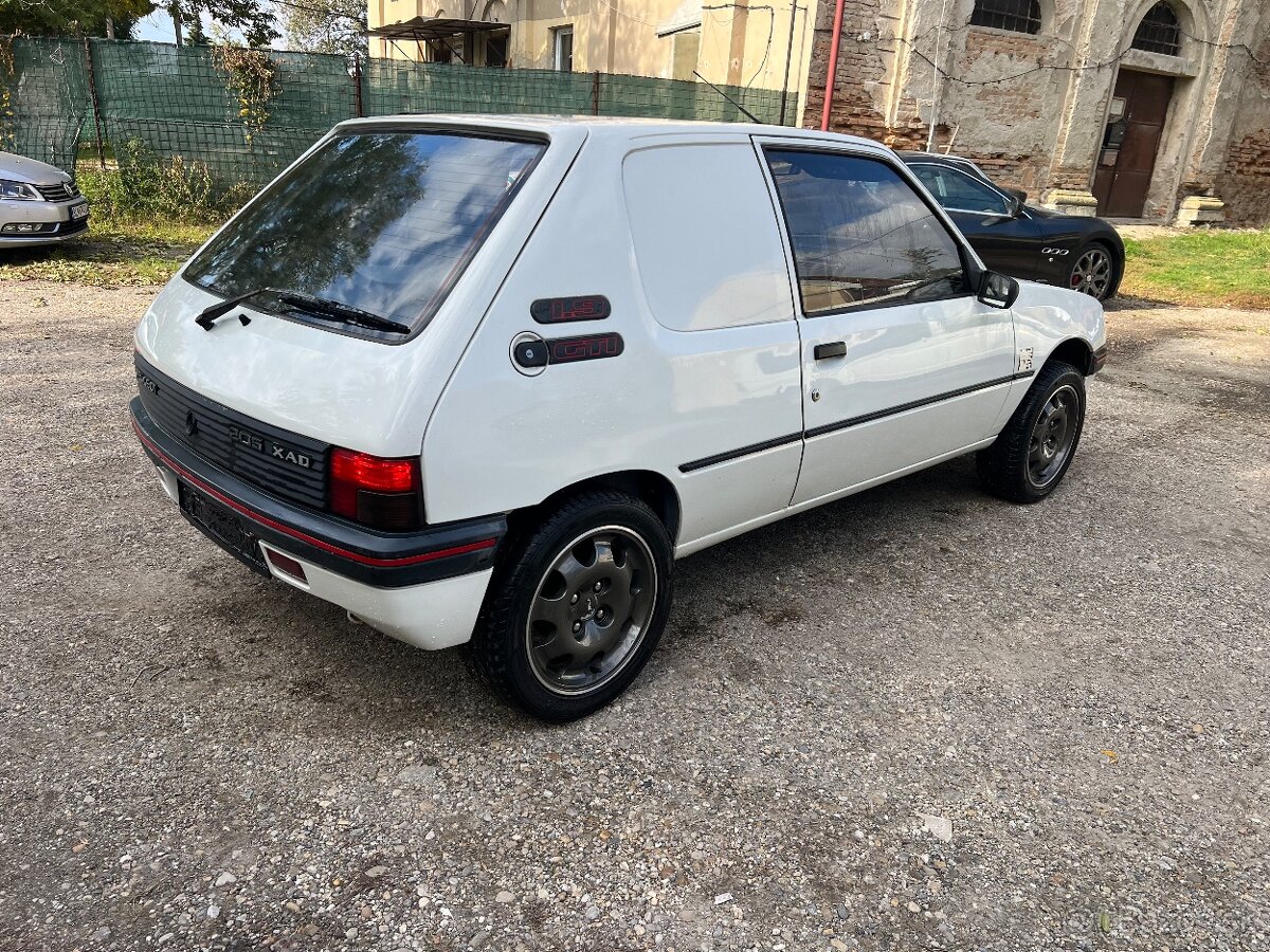 Peugeot 205 gti - 2