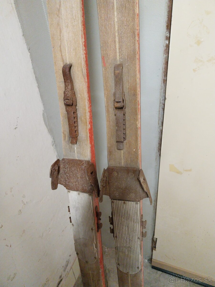 Staré drevené lyže - 2