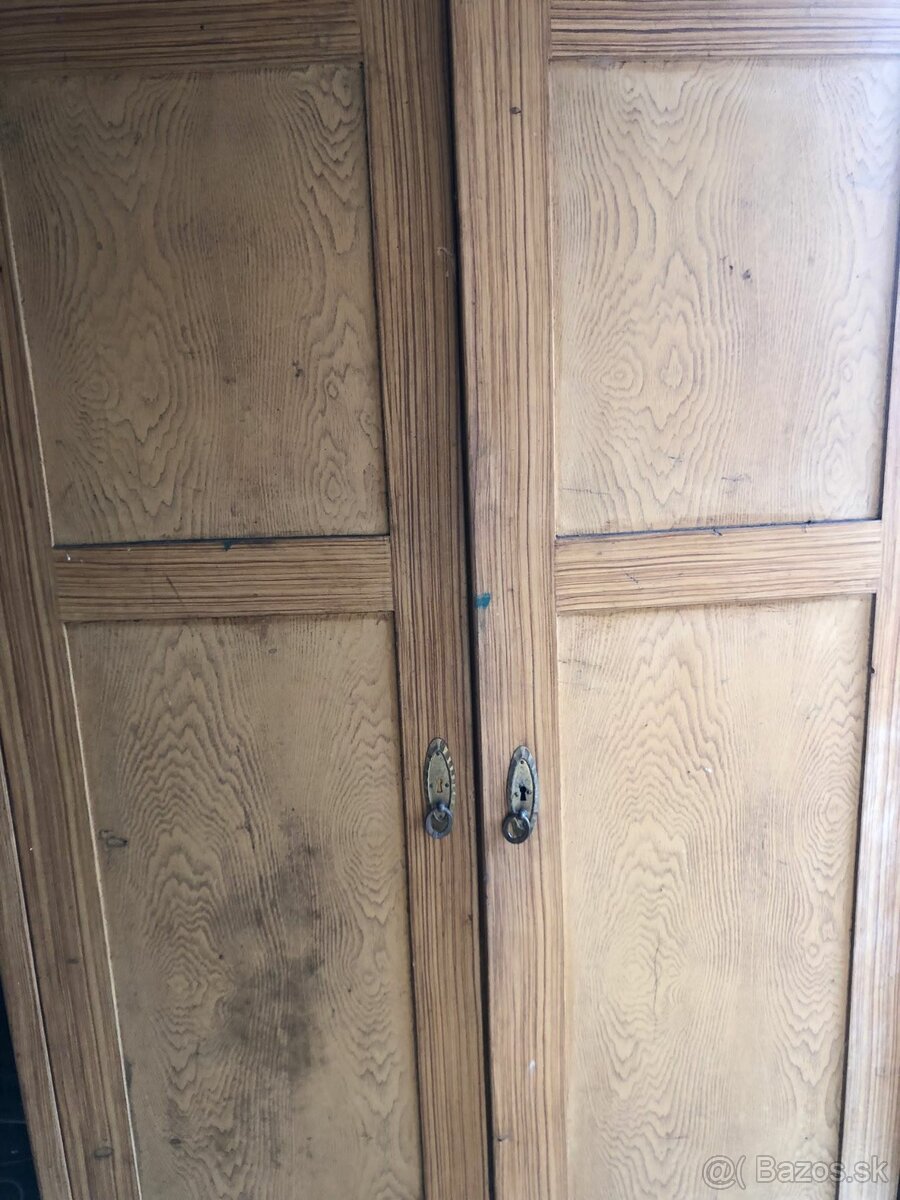 Starožitná skriňa - 2