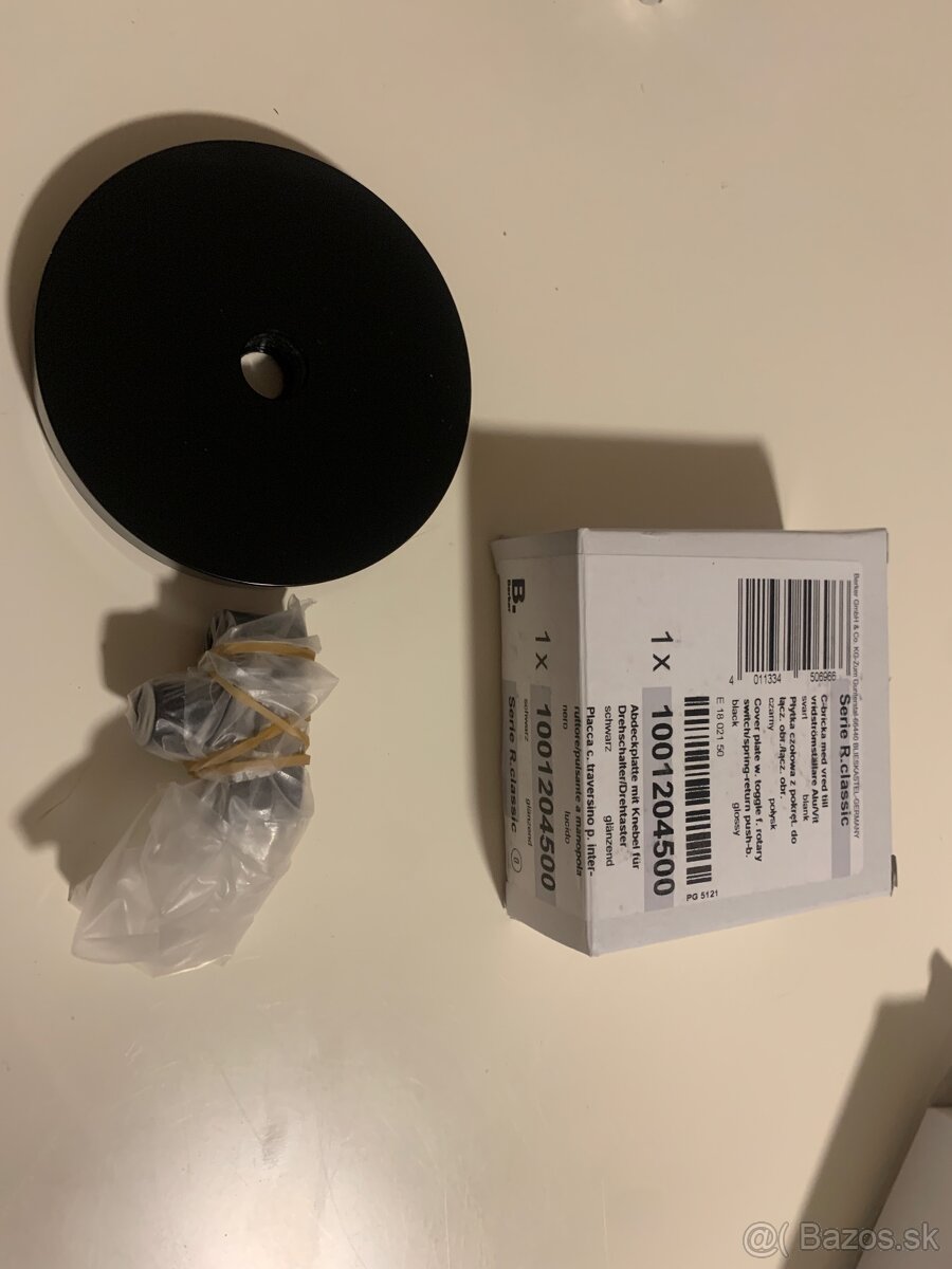 Berker vypinac, zasuvka, krytky - 2