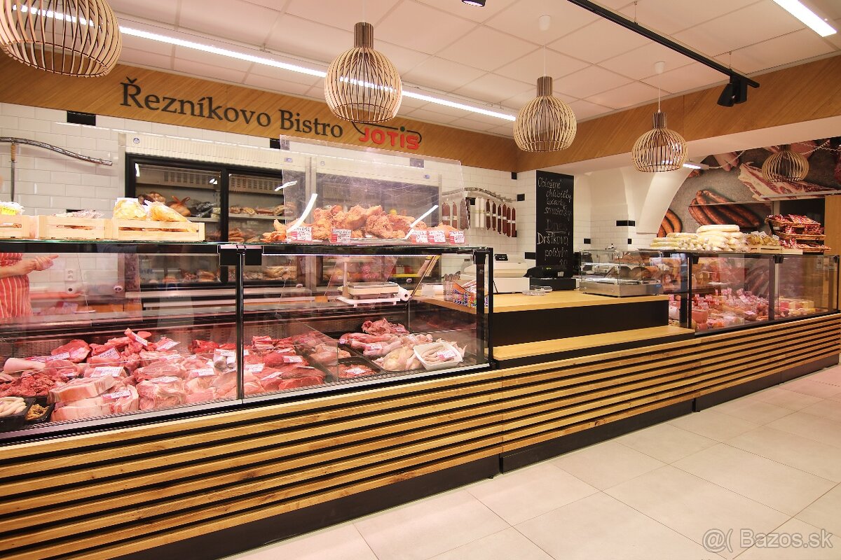 Chladiaca vitrína s hranatými sklami 2,5m - 2