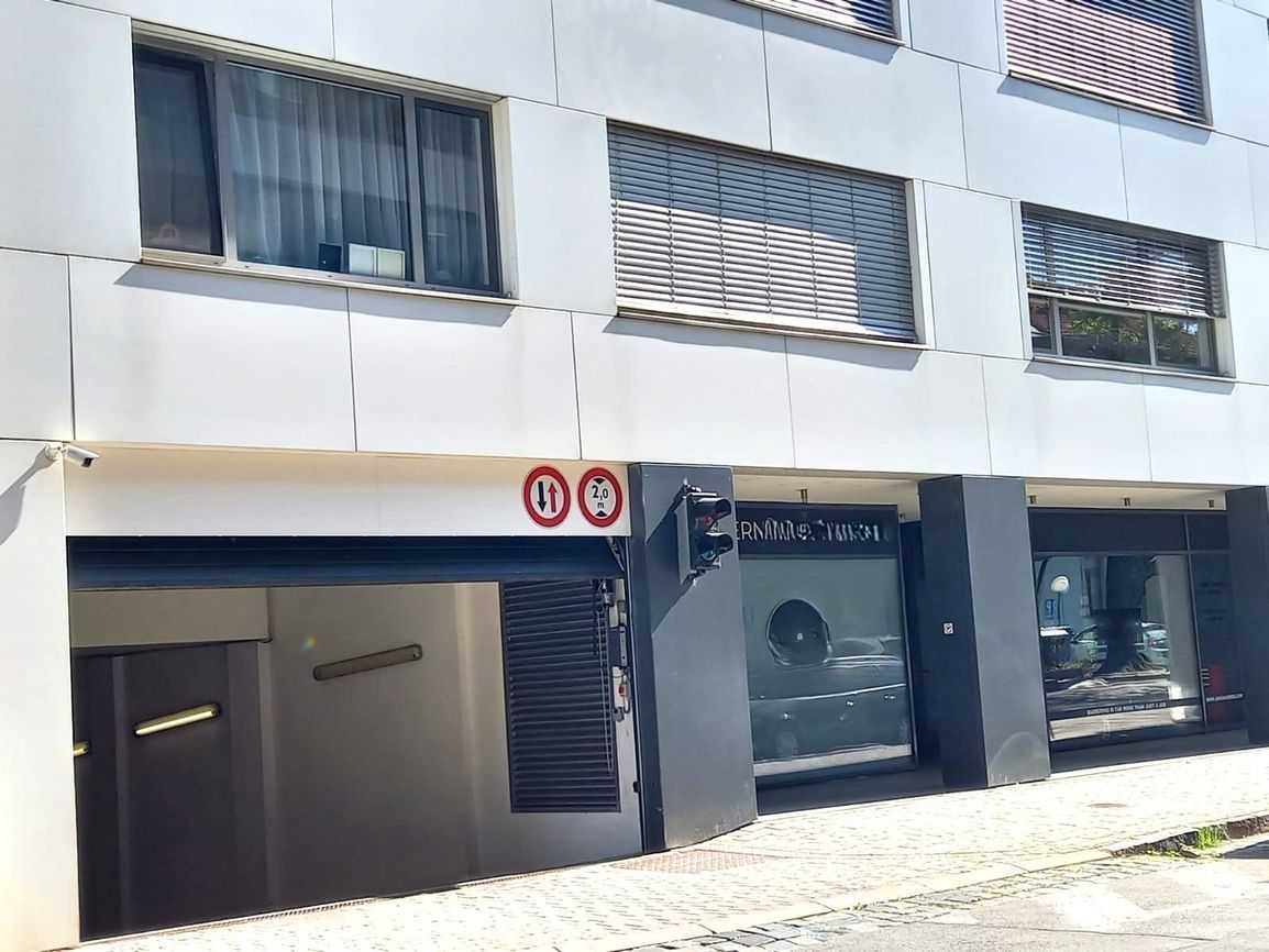 Prenájom vnútorné garážové PARKOVACIE STÁTIE - Strážnická ul - 2