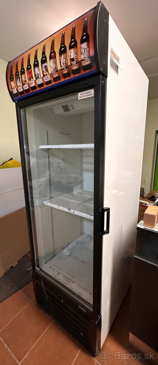 Vitrínová profesionálna chladnička - 2